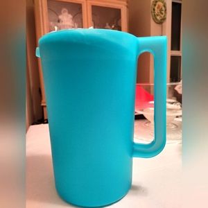Tupperware Pitcher/One Gallon